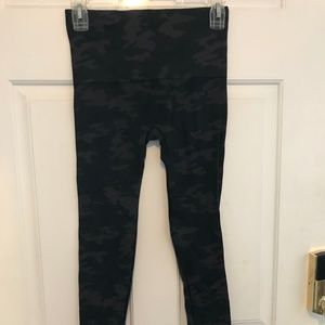 SPANX Camo full length Leggings Size M